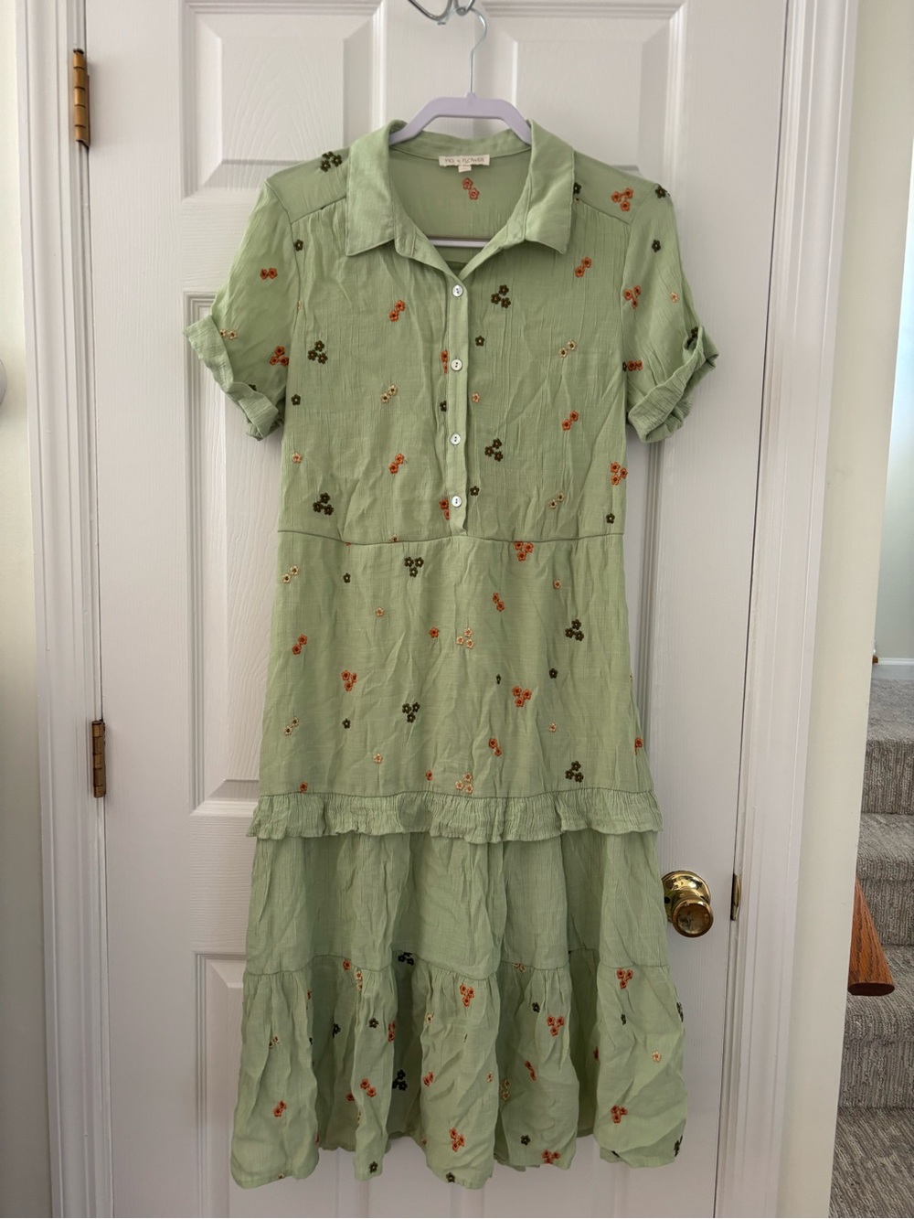 Never-Worn Light Green Floral Maxi Dress - Casual Button-Front